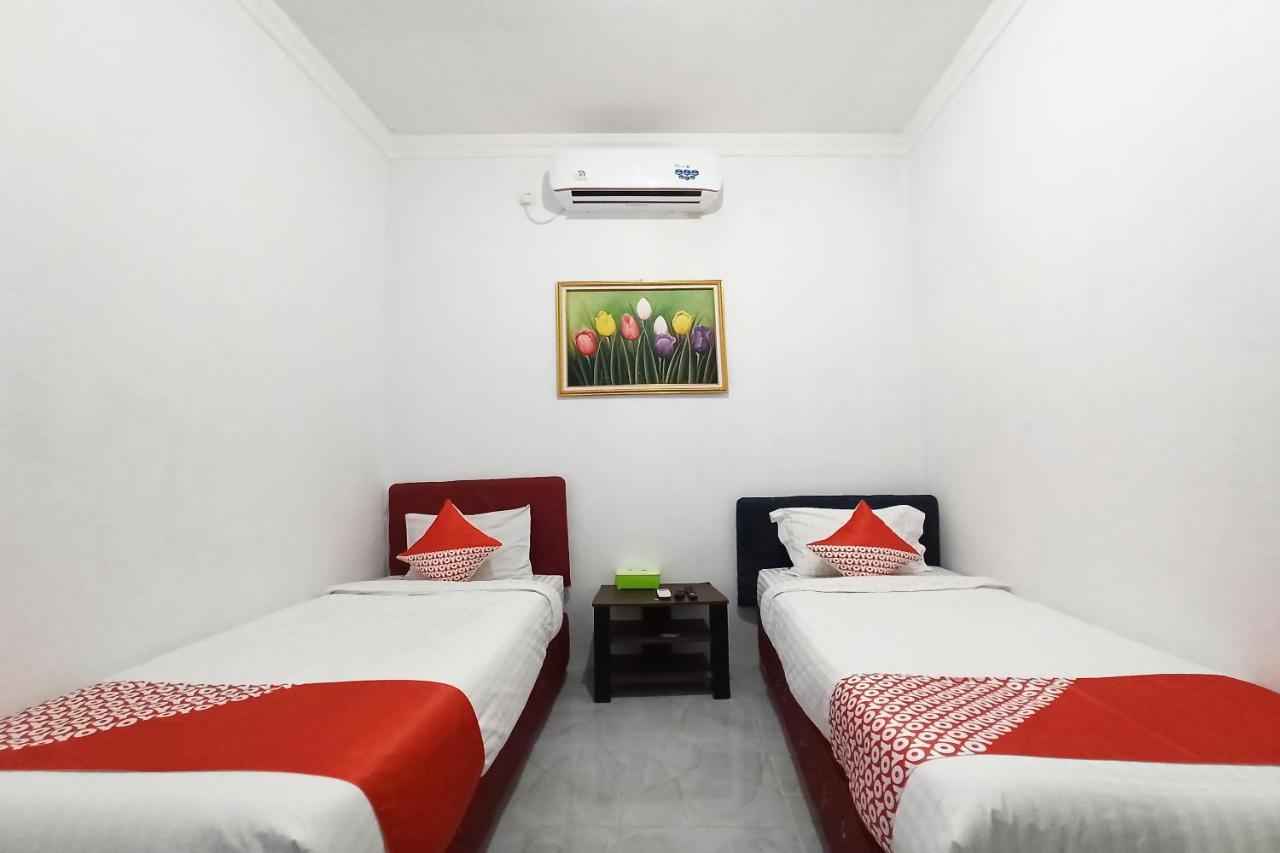 Oyo 2611 Hotel Krui Syariah Exterior foto