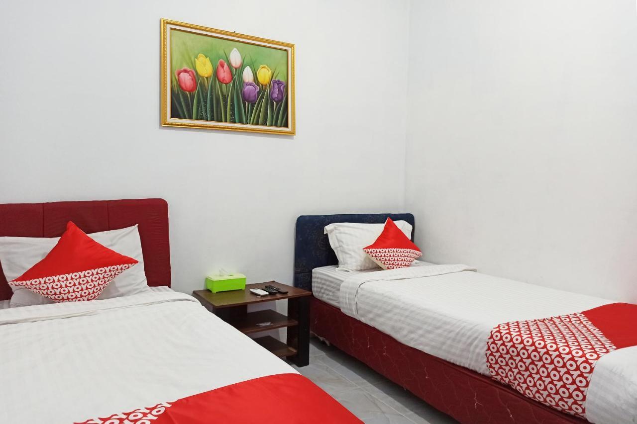 Oyo 2611 Hotel Krui Syariah Exterior foto